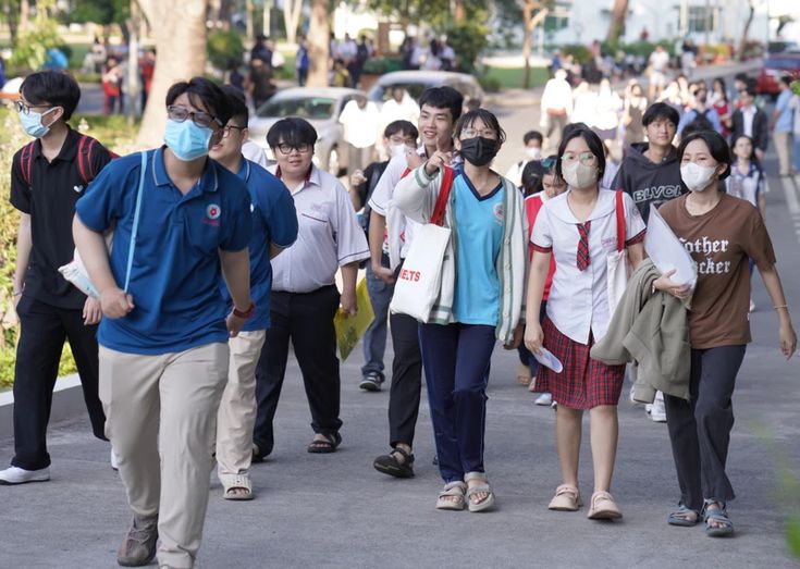 Đề ôn tập số 3 chương 1,2 kiêm đề giữa kì 1 theo cấu trúc thi THPTQG năm 2025 ( có đáp án chi tiết )