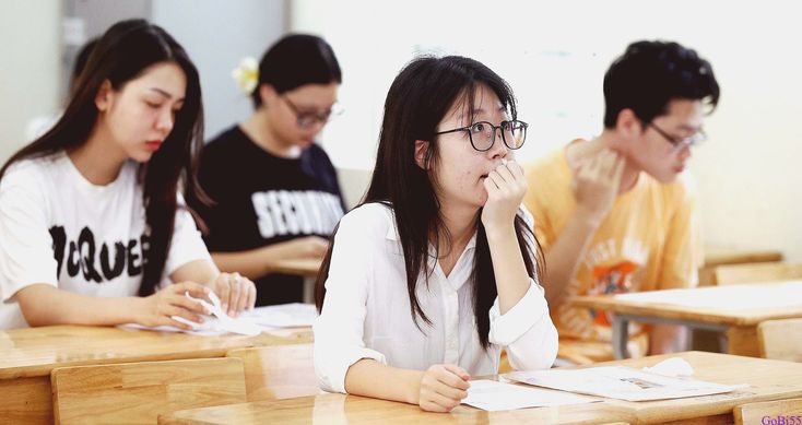 Tổng hợp đề thi thử vào 10 Toán Văn Anh kèm đáp án chi tiết và công thức toán học